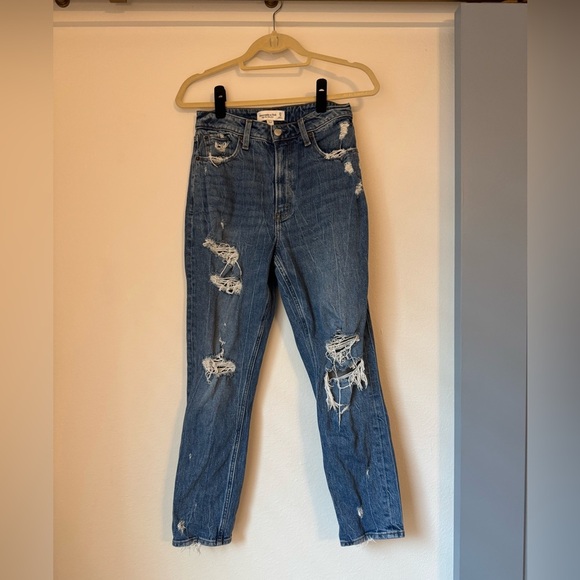 Abercrombie Distressed Curve Love High Rise Mom Jeans- Size 27 - Picture 3 of 8